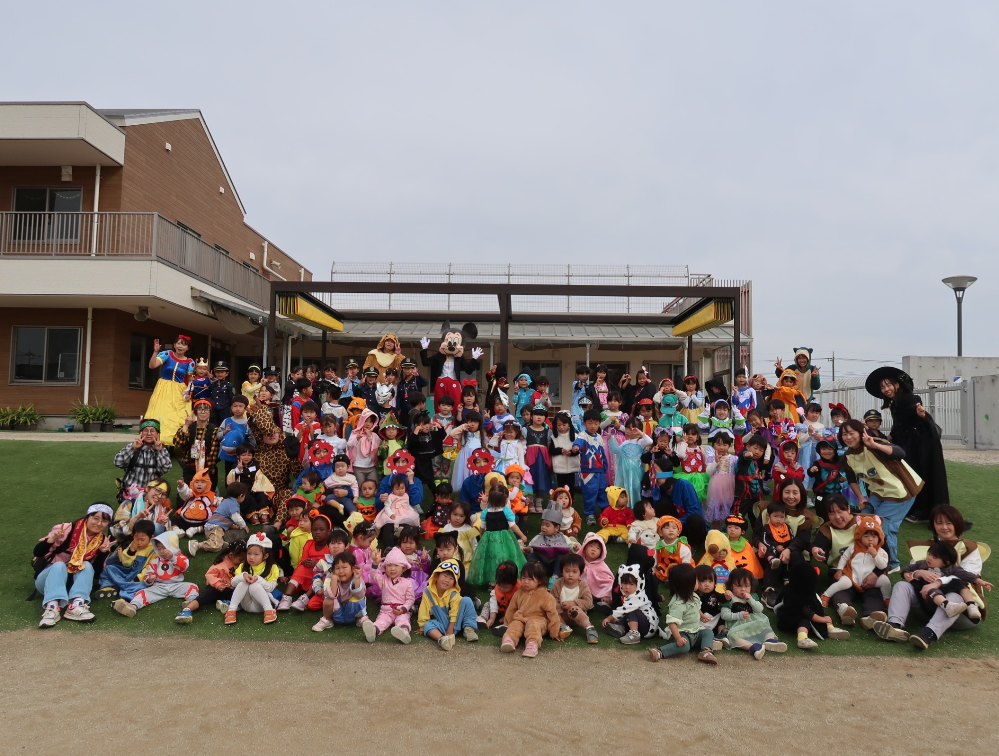 保育参観では保護者の皆様にもピザを試食して頂きました。