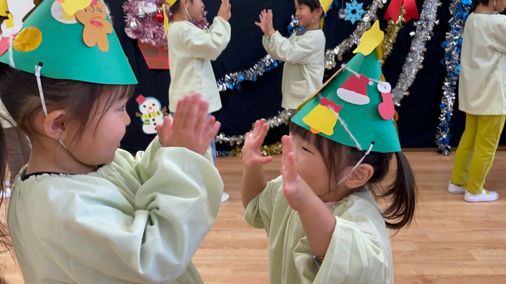 給食室にピザ釜がやってきました。