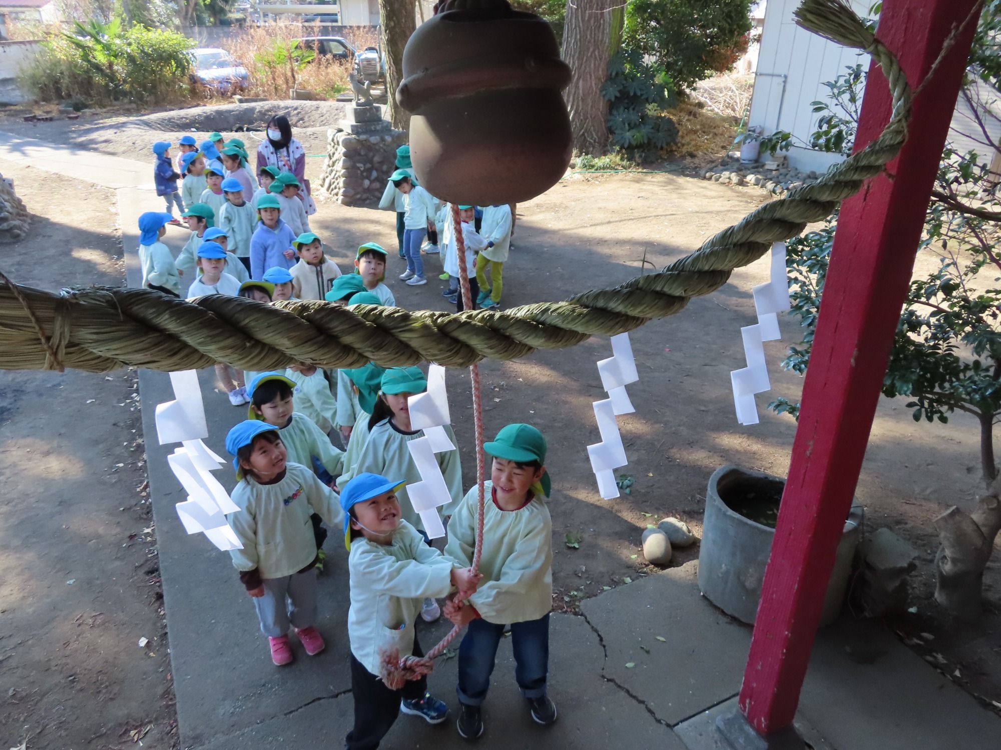 保育参観では保護者の皆様にもピザを試食して頂きました。
