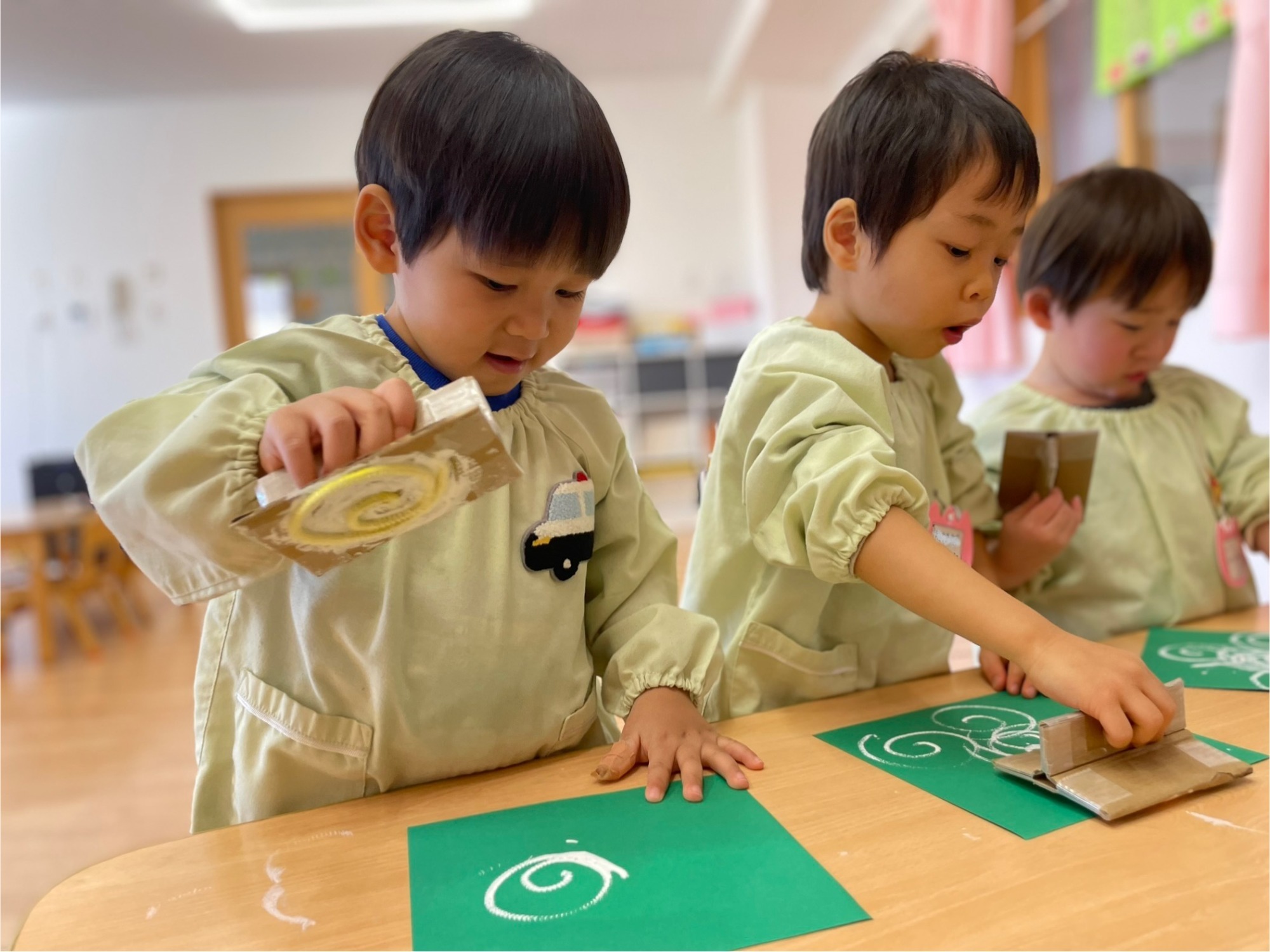 お天気の良い日にお散歩に行きました。