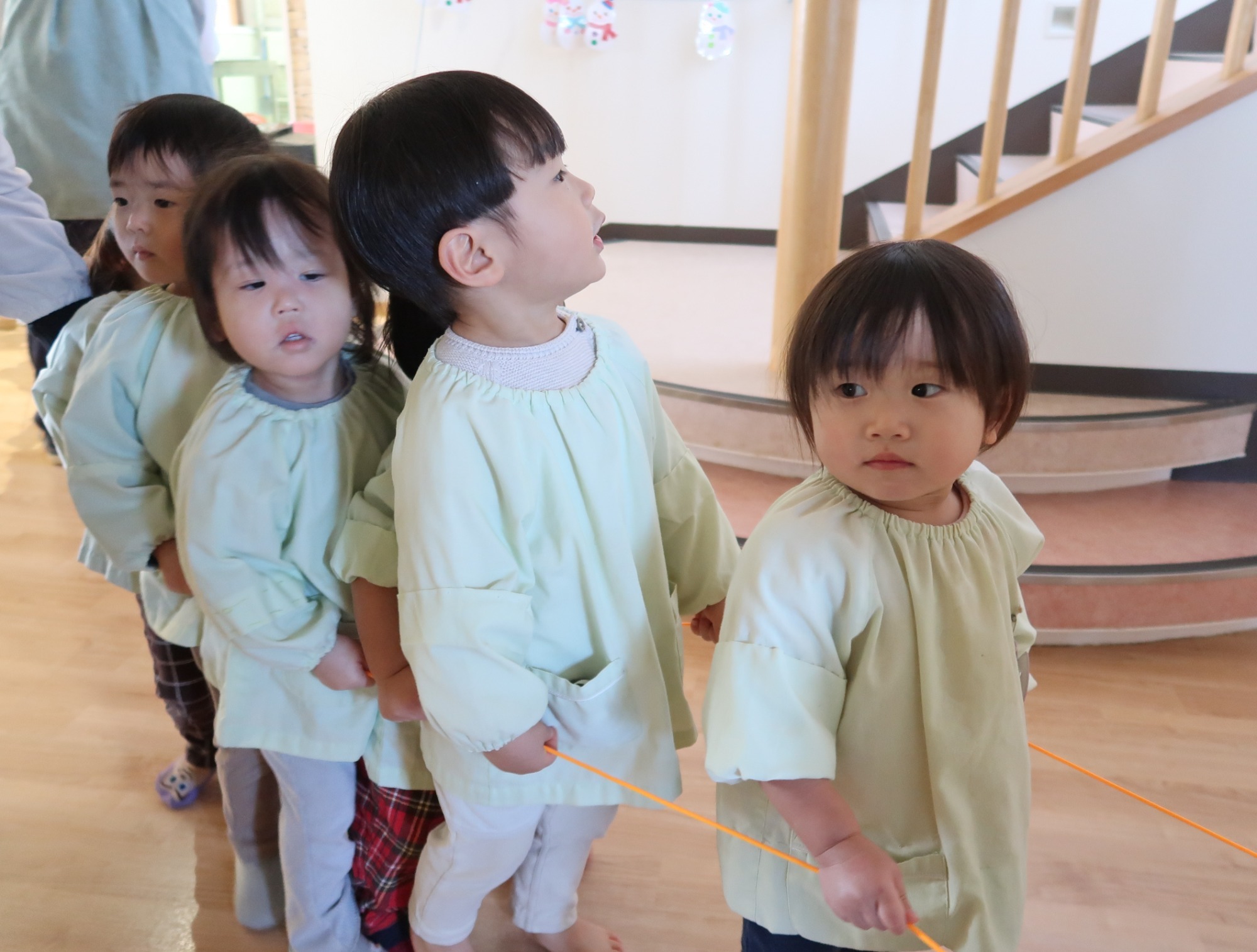 給食室にピザ釜がやってきました。