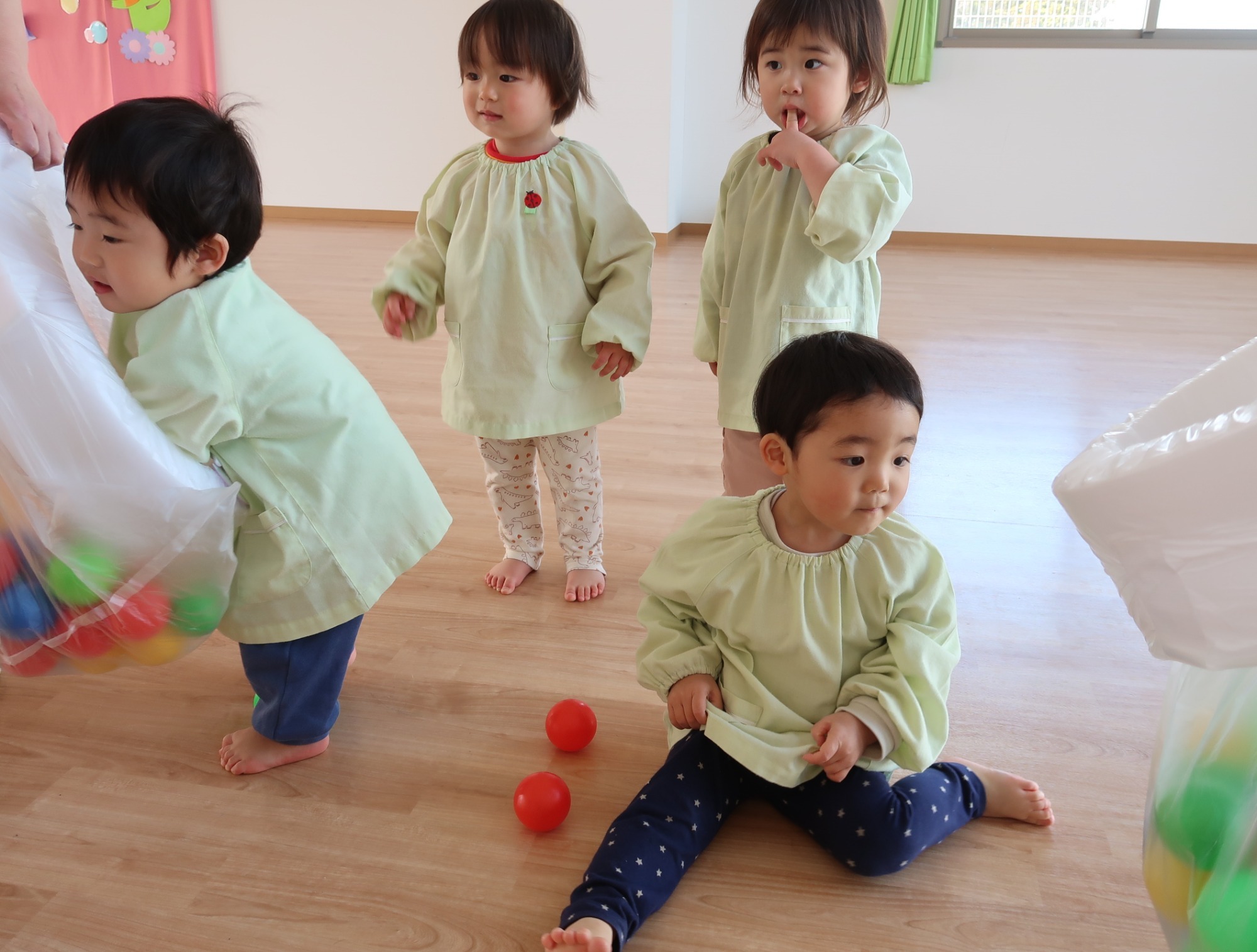 給食室にピザ釜がやってきました。