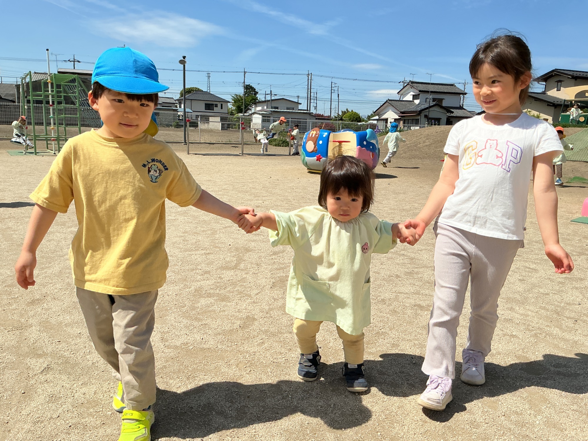 お天気の良い日にお散歩に行きました。