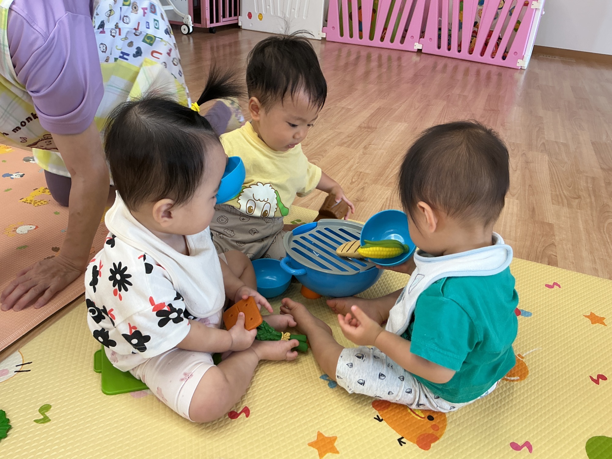 保育参観では保護者の皆様にもピザを試食して頂きました。